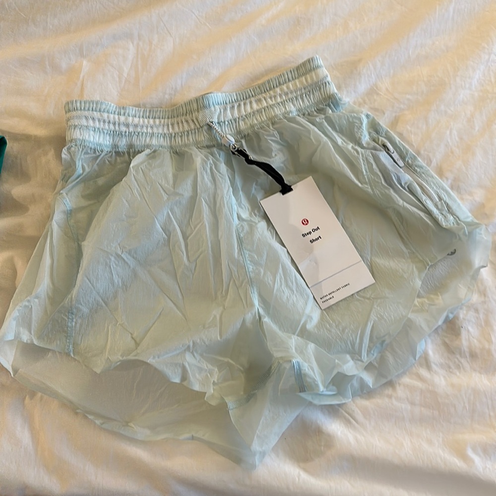 Lululemon step out shorts size 4